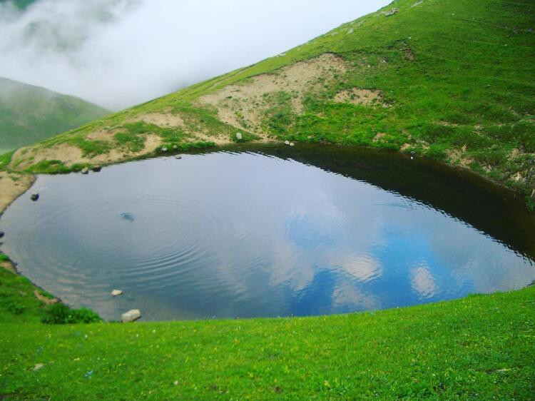 Yaylanın ortasında dipsiz göl! Yaşı ve kökeni bilinmiyor - Resim: 11