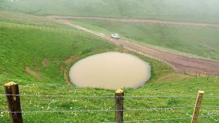 Yaylanın ortasında dipsiz göl! Yaşı ve kökeni bilinmiyor - Resim: 5