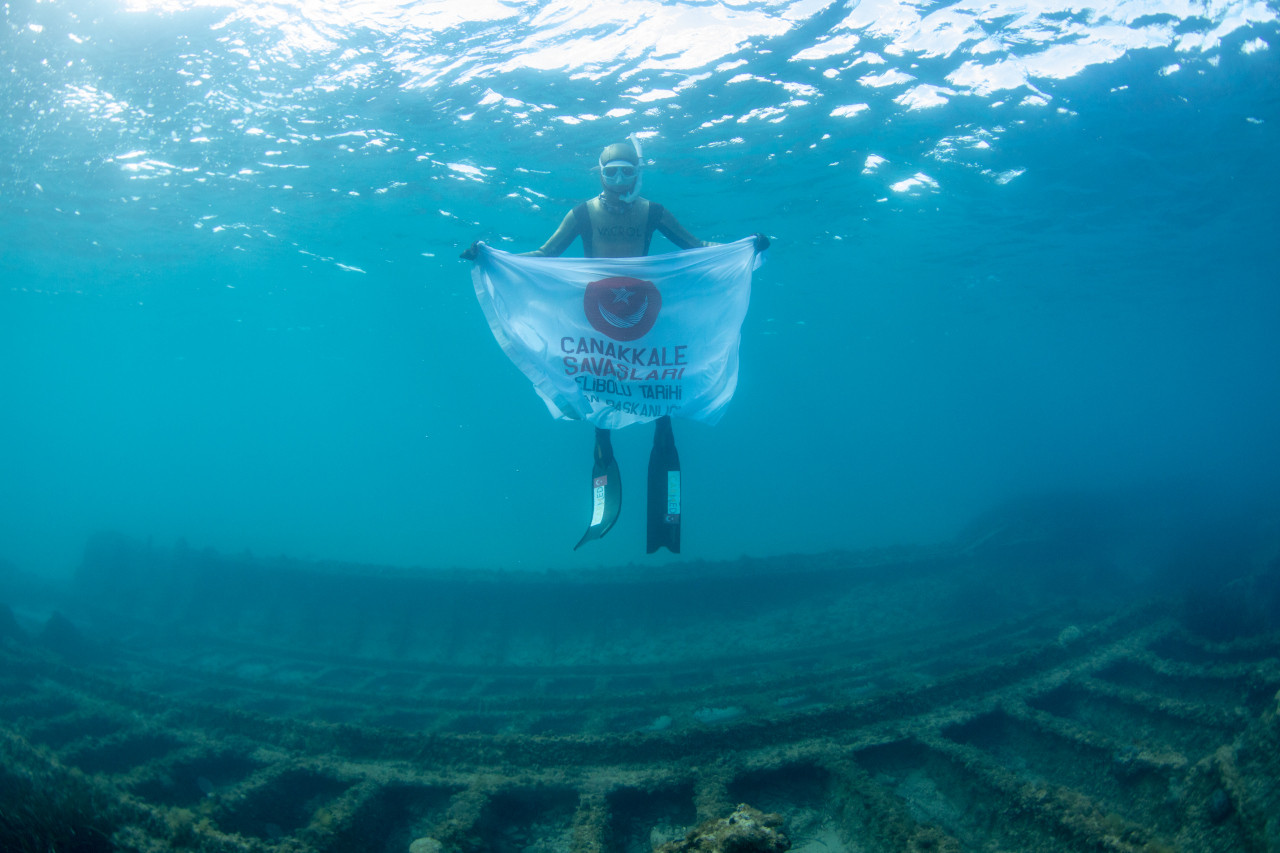 Milli sporcu Çanakkale kahramanları anısına daldı - Resim: 9