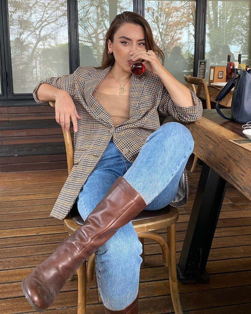 Yağmur Sarıoğlu artık otobüs şoförü - Resim: 1