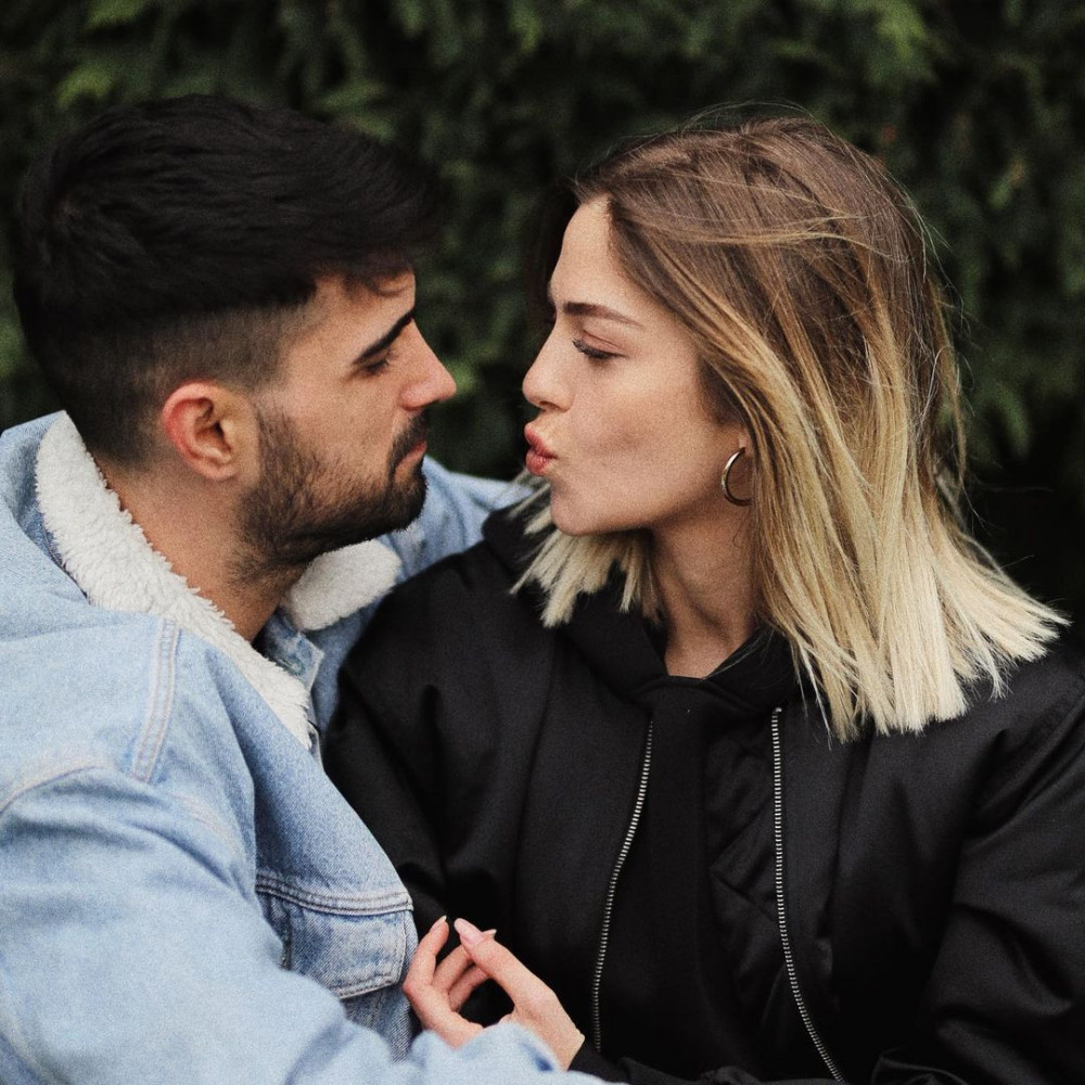 Dantelli göğüs dekoltesi ile takipçilerinin nefesini kesti - Resim: 2