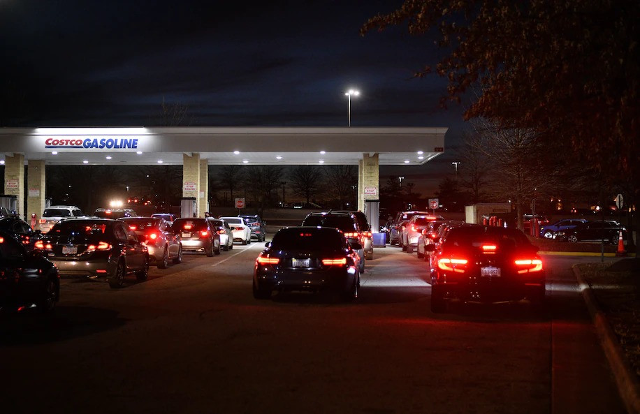 6 milyar dolarlık bir ekonomiyi yönetiyordu şu an 95 dolar için çalışıyor. Eski ekonomi bakanı şimdi UBER şoförü oldu - Resim: 3