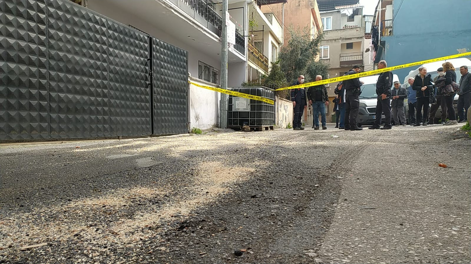 1,5 tonluk kimyasal madde alarmı. Giriş çıkışlar kapatıldı - Resim: 9