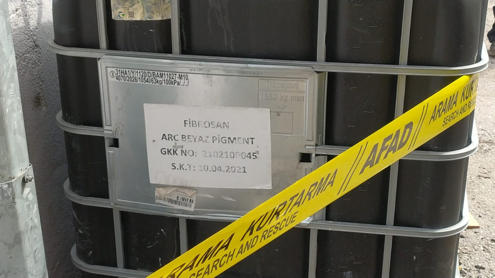 1,5 tonluk kimyasal madde alarmı. Giriş çıkışlar kapatıldı - Resim: 5