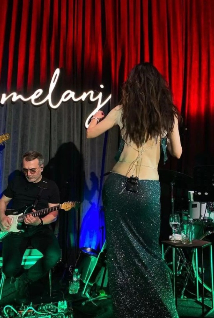 Defne Samyeli'nin, derin sırt dekoltesi nefesleri kesti - Resim: 11