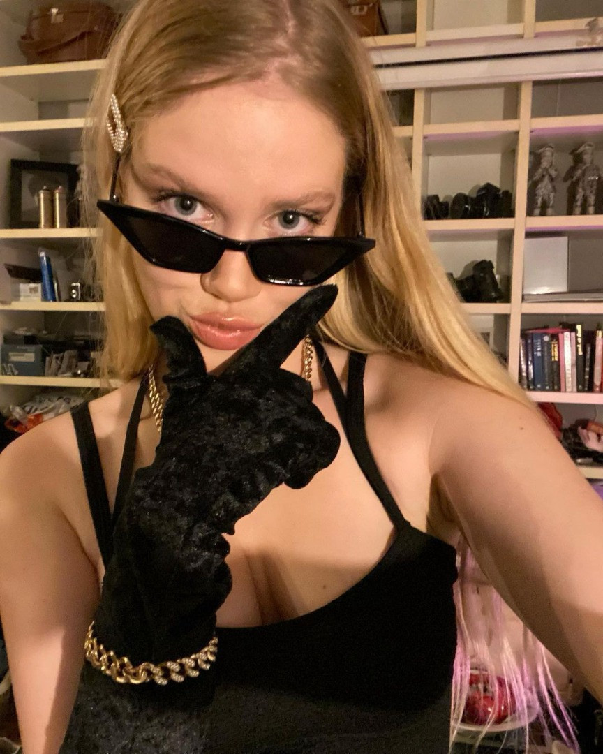 Serel Yereli'nin dekolteli pozuna tepki yağdı! - Resim: 24