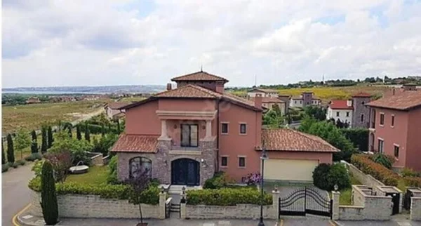 Şafak Sezer'in, 25 milyon lira istediği ultra lüks villasını neden satamadığı belli oldu - Resim: 4