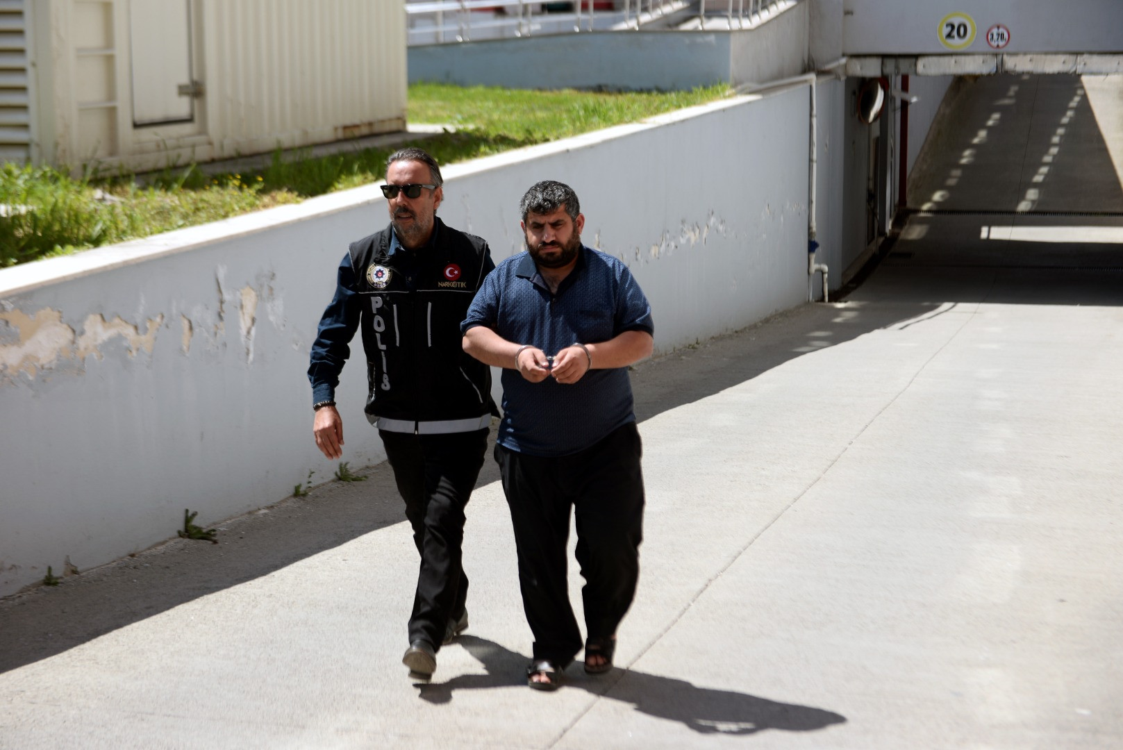 Uyuşturucuyu çoraplarının içine saklayan Suriyeli, “Ucuz olduğu için toplu satın aldım” dedi - Resim: 4