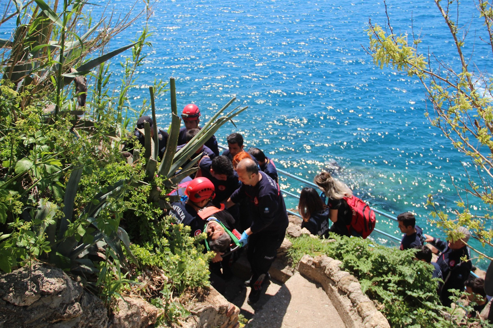 Çöp toplamak için çıktığı falezlerden düştü - Resim: 7