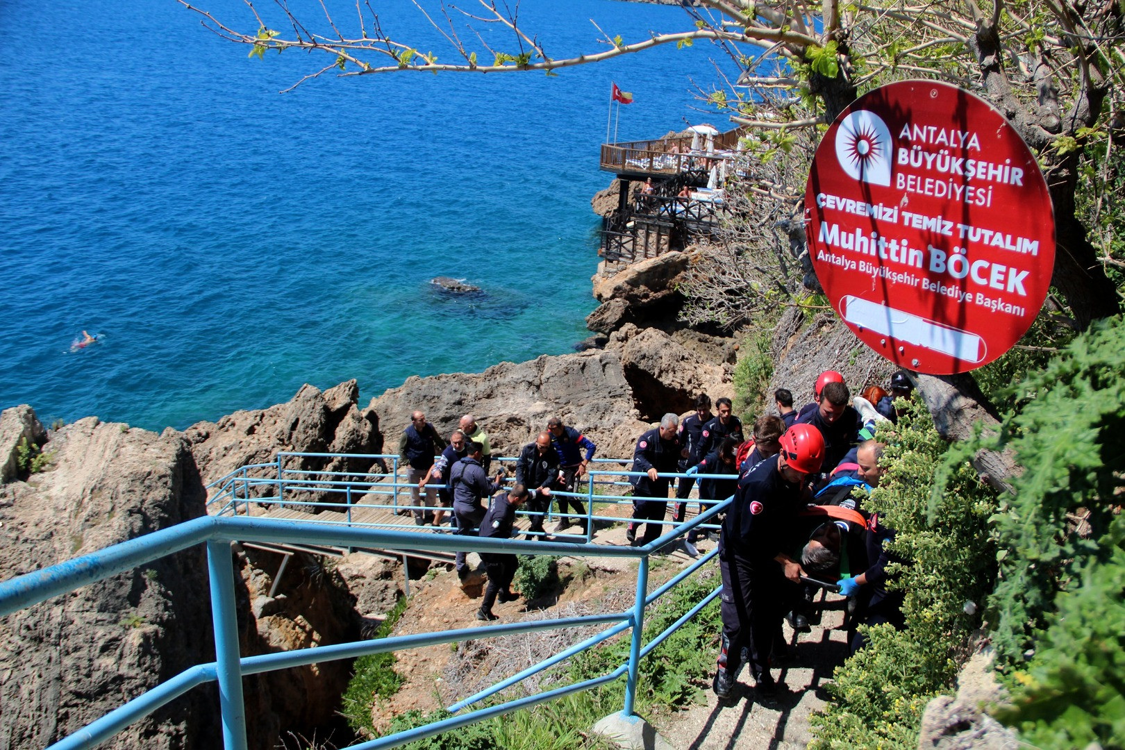 Çöp toplamak için çıktığı falezlerden düştü - Resim: 5
