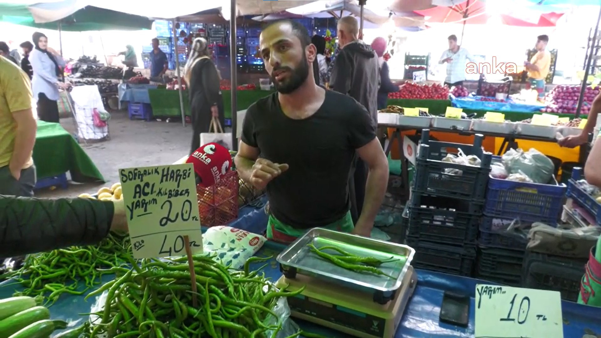 Uçan ekonomimizin göstergesi: Çürük sebze meyveleri belediye değil vatandaş topluyor - Resim: 11