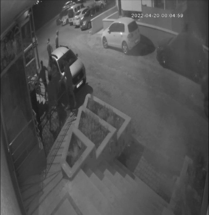 Hatay'da üniversitelilerin bıçaklı kavgası kameralara yansıdı - Resim: 5