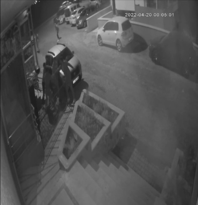 Hatay'da üniversitelilerin bıçaklı kavgası kameralara yansıdı - Resim: 4