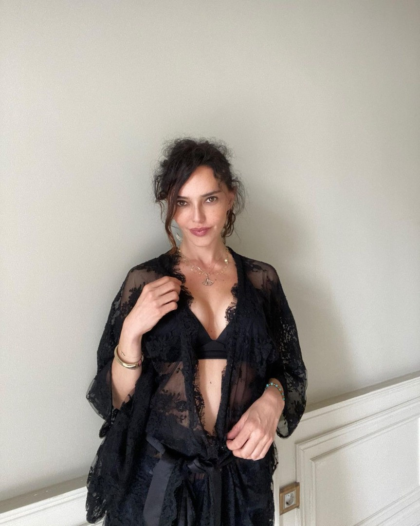 Hande Ataizi'nin sportif paylaşımı olay oldu. Kim der ki 48 yaşında - Resim: 24