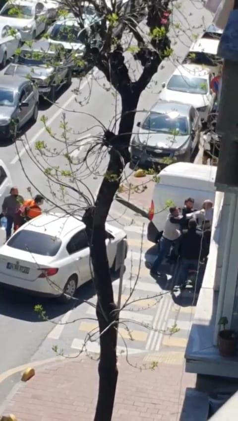 Yol verme tartışması yumruk yumruğa kavgaya döndü - Resim: 1