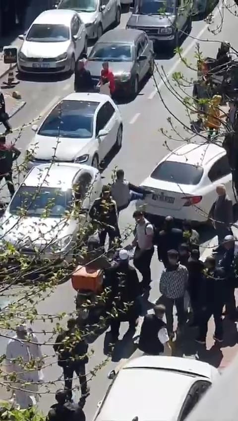 Yol verme tartışması yumruk yumruğa kavgaya döndü - Resim: 4