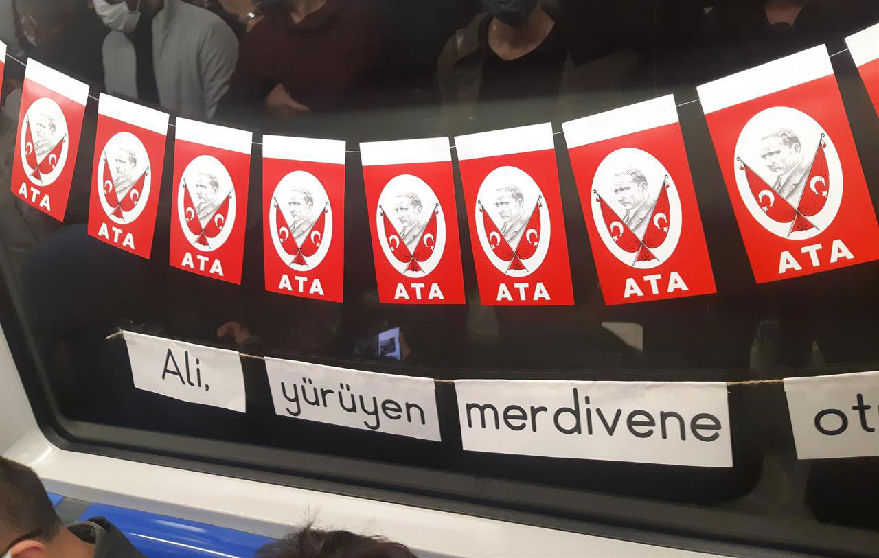 İBB, metroları 23 Nisan için gelin gibi süsledi. Çocukluğumuza geri götüren süslemelerle donatıldı - Resim: 5