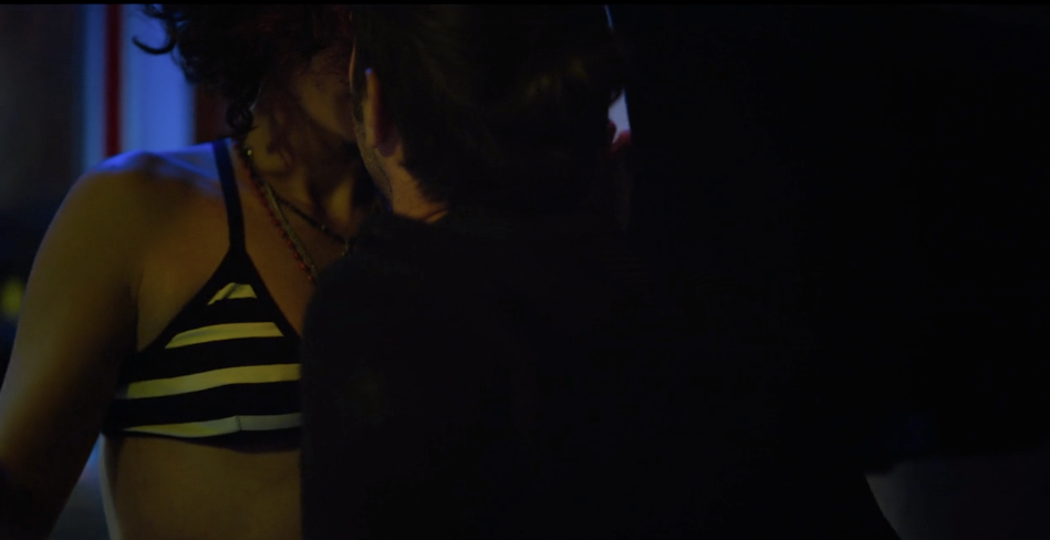 Skandal dizi ''Yakamoz S 245''de, Kıvanç Tatlıtuğ ve Özge Özpirinççi'nin sevişme sahneleri olay oldu - Resim: 12