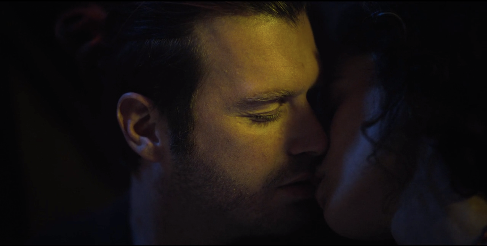 Skandal dizi ''Yakamoz S 245''de, Kıvanç Tatlıtuğ ve Özge Özpirinççi'nin sevişme sahneleri olay oldu - Resim: 10