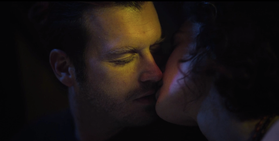 Skandal dizi ''Yakamoz S 245''de, Kıvanç Tatlıtuğ ve Özge Özpirinççi'nin sevişme sahneleri olay oldu - Resim: 9