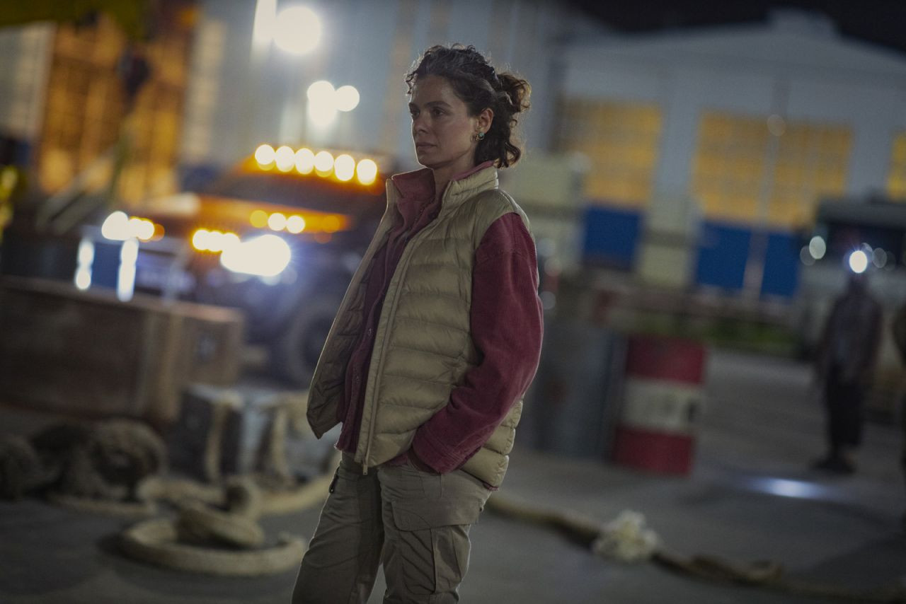 Skandal dizi ''Yakamoz S 245''de, Kıvanç Tatlıtuğ ve Özge Özpirinççi'nin sevişme sahneleri olay oldu - Resim: 5