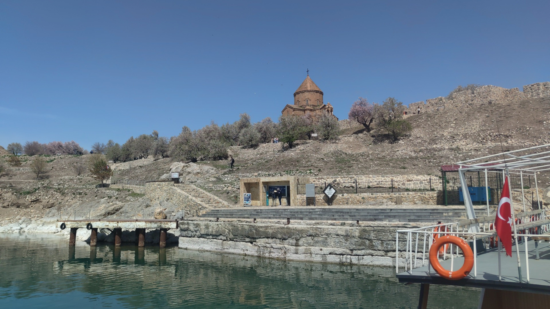 Akdamar Adası'nda ilkbahar güzelliği - Resim: 1