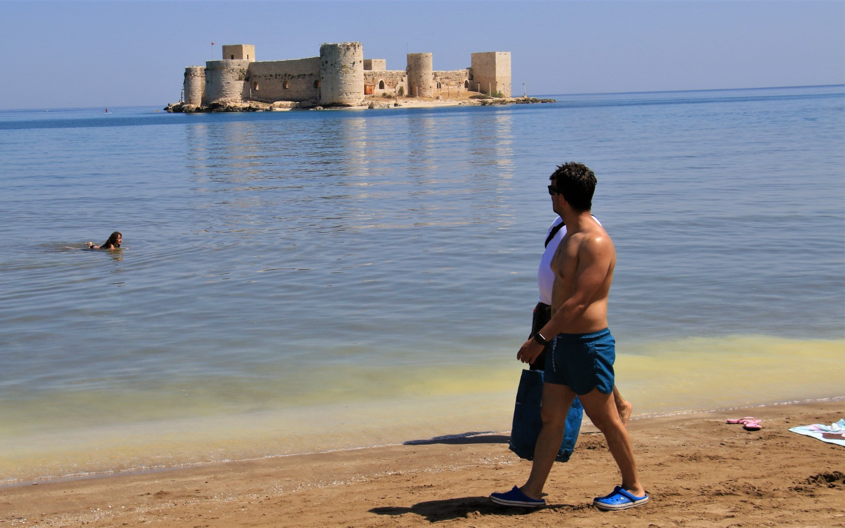 Mersin'de korkutan görüntü: Kızkalesi sahili başta olmak üzere birçok bölgede sahil sarıya büründü, binlerce arı telef oldu - Resim: 11