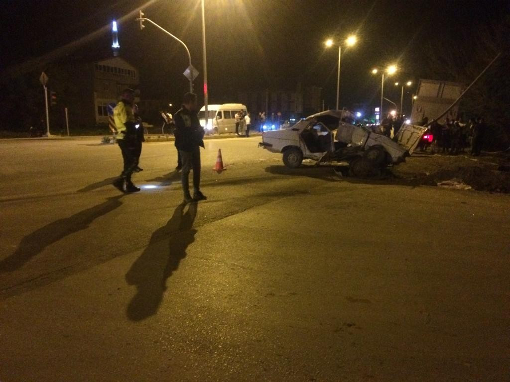 Işık ihlali yapan kamyon otomobili hurdaya çevirdi - Resim: 5