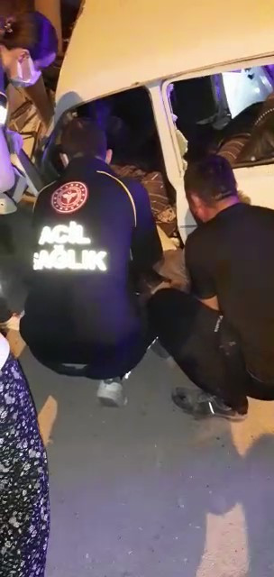 Işık ihlali yapan kamyon otomobili hurdaya çevirdi - Resim: 6