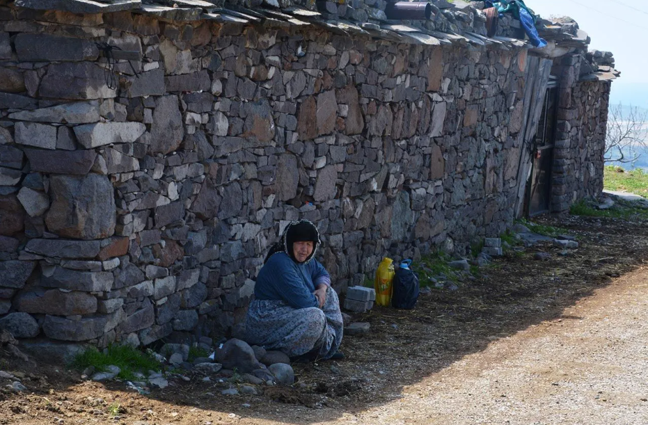 Bu köyde sadece 10 kişi yaşıyor. Sinemacılar hayalet köyde korku filmi çekmek için birbiriyle yarışıyor - Resim: 5