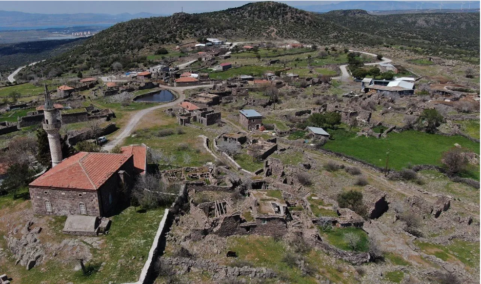 Bu köyde sadece 10 kişi yaşıyor. Sinemacılar hayalet köyde korku filmi çekmek için birbiriyle yarışıyor - Resim: 2