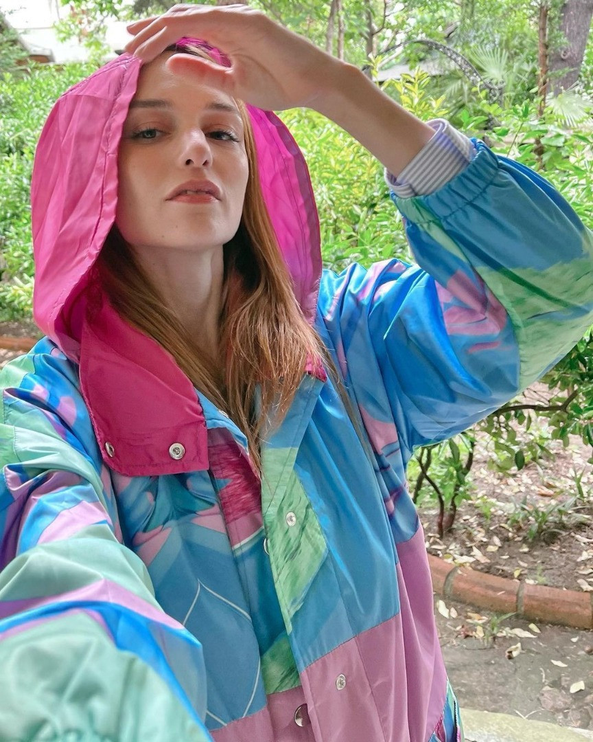 Nilperi Şahinkaya, sütyen ile poz verince hayranları ''Böyle olmaz, keşke füze atsaydın'' diye yorum yaptı - Resim: 17