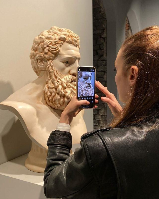 Nilperi Şahinkaya, sütyen ile poz verince hayranları ''Böyle olmaz, keşke füze atsaydın'' diye yorum yaptı - Resim: 6