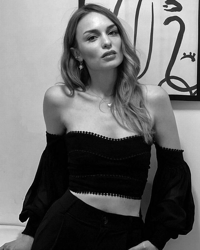 Nilperi Şahinkaya, sütyen ile poz verince hayranları ''Böyle olmaz, keşke füze atsaydın'' diye yorum yaptı - Resim: 5