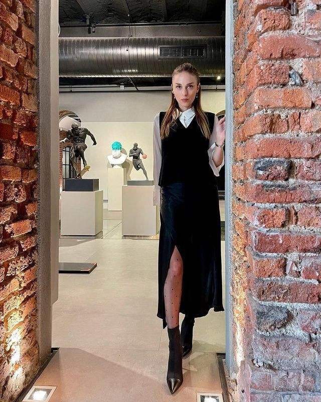 Nilperi Şahinkaya, sütyen ile poz verince hayranları ''Böyle olmaz, keşke füze atsaydın'' diye yorum yaptı - Resim: 4