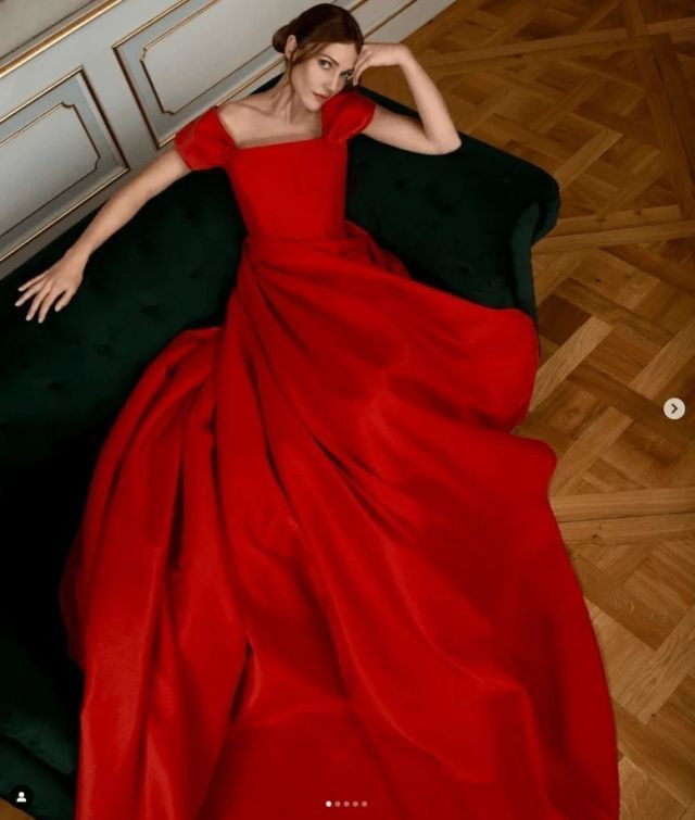 Meryem Uzerli, mini eteğiyle poz verdi. - Resim: 17