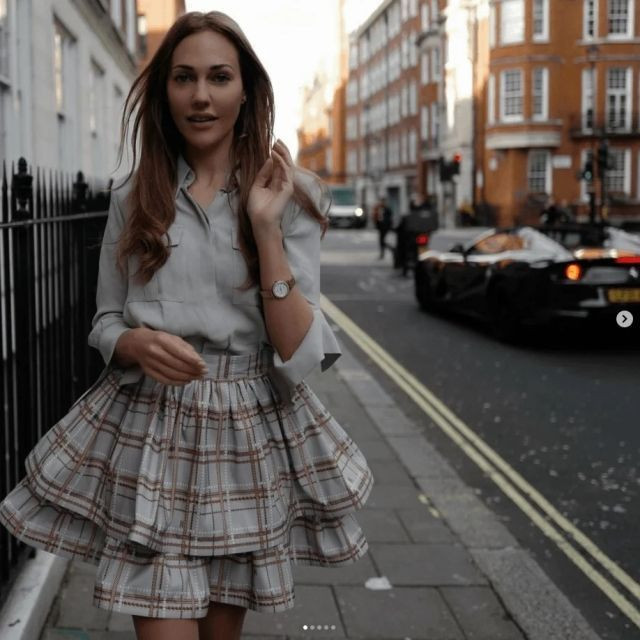 Meryem Uzerli, mini eteğiyle poz verdi. - Resim: 11