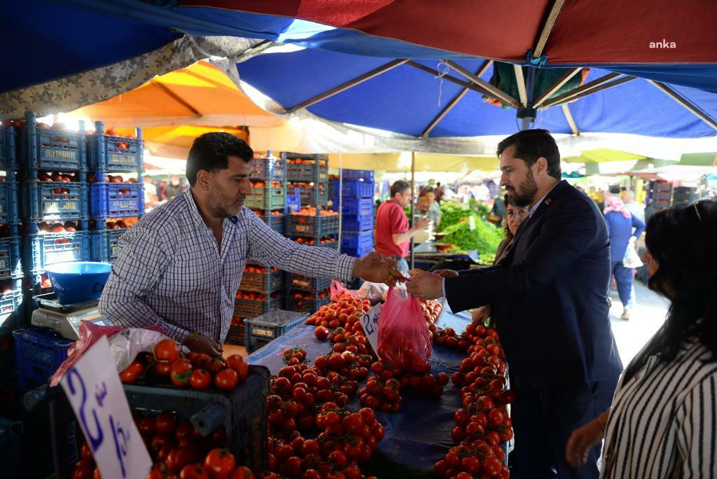 CHP İzmir İl Başkanı Yücel 200 lira ile Pazar alışverişine çıktı “İki öğün tencere kaynatmak imkansız” - Resim: 3