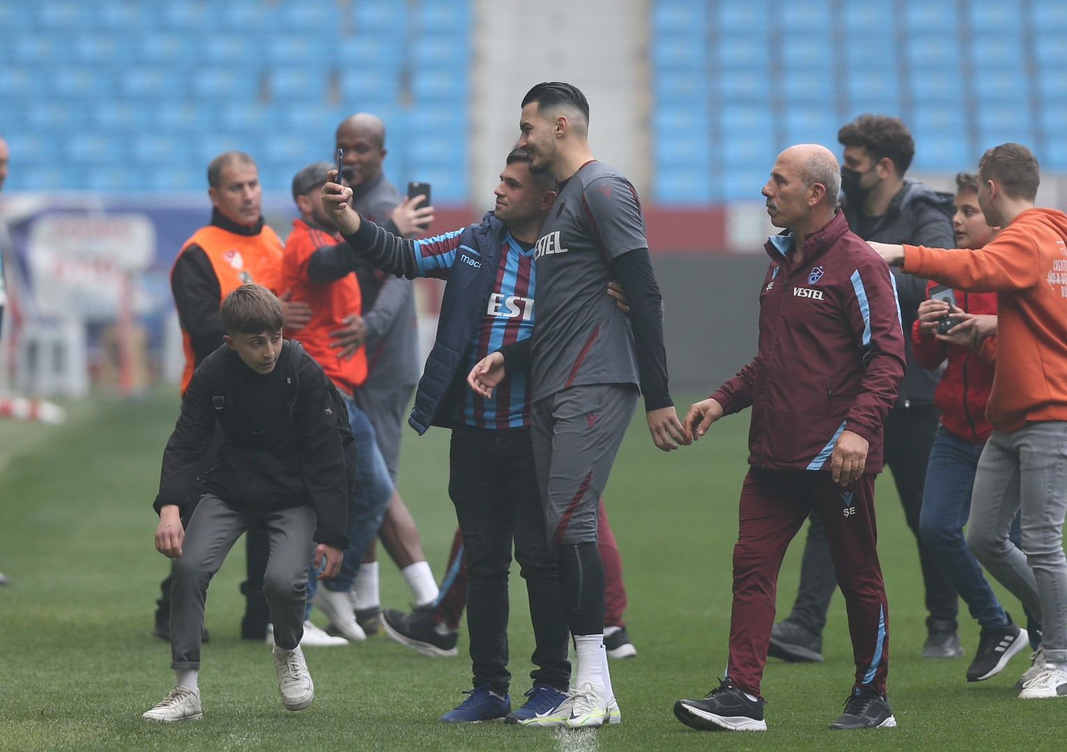 Trabzonspor'dan şampiyonluk kutlaması gibi antrenman - Resim: 27