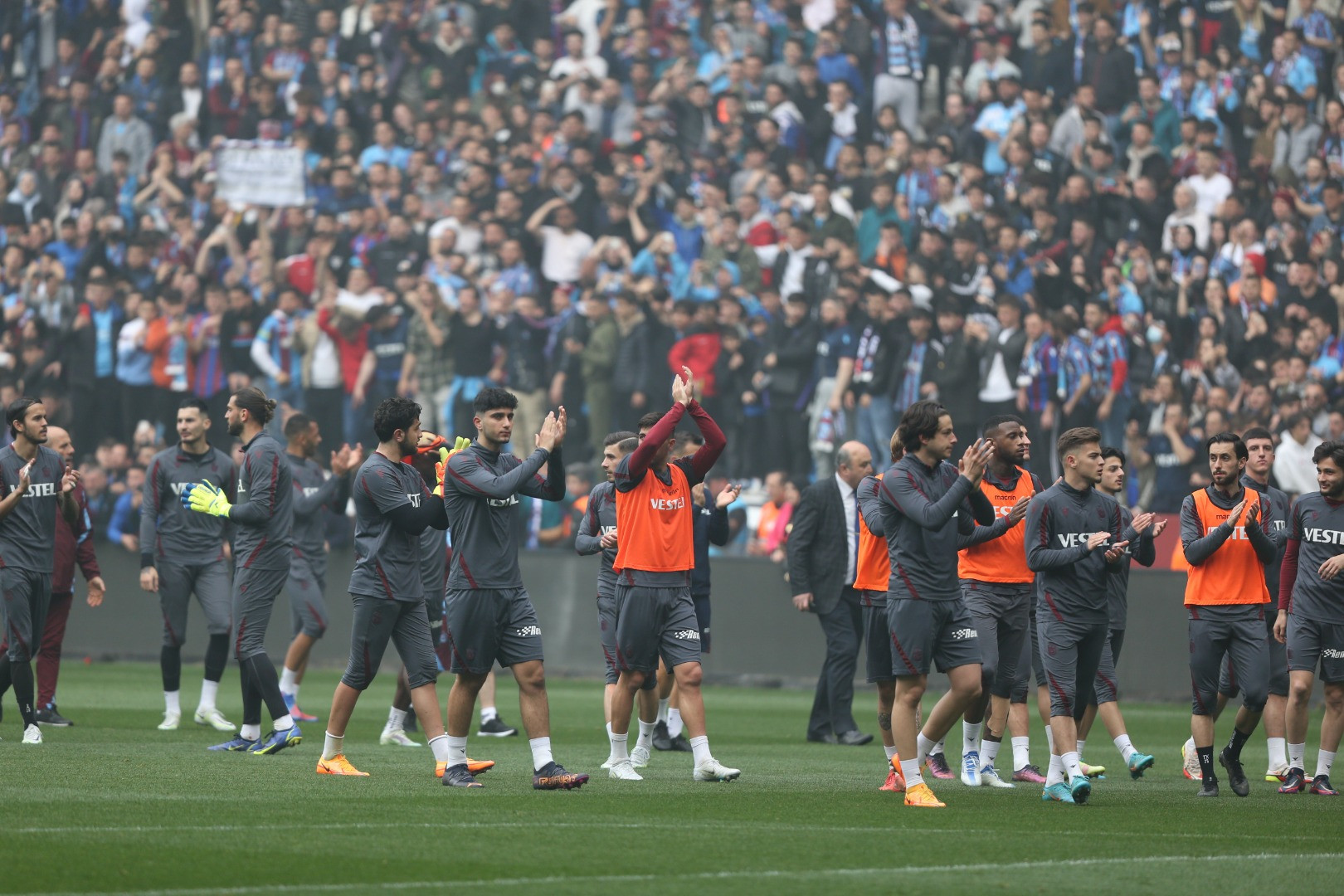 Trabzonspor'dan şampiyonluk kutlaması gibi antrenman - Resim: 24