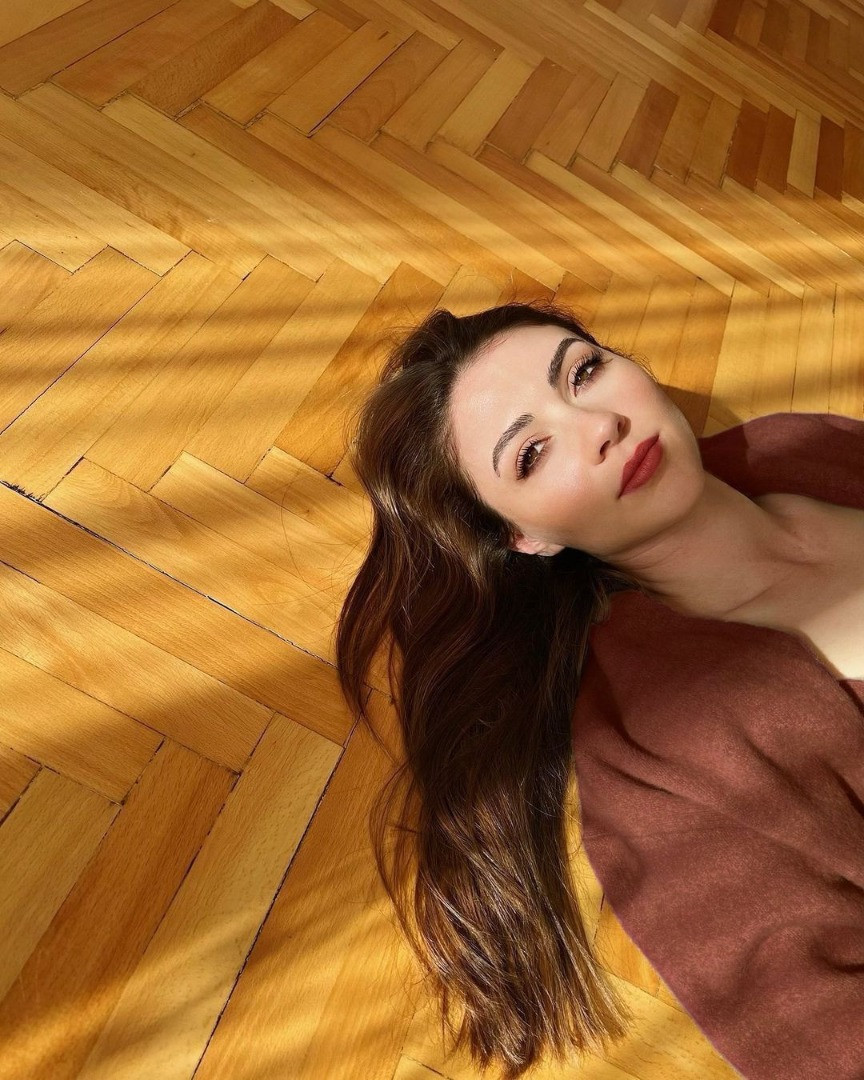 Burcu Özberk, dekolteden vazgeçmiyor. - Resim: 19