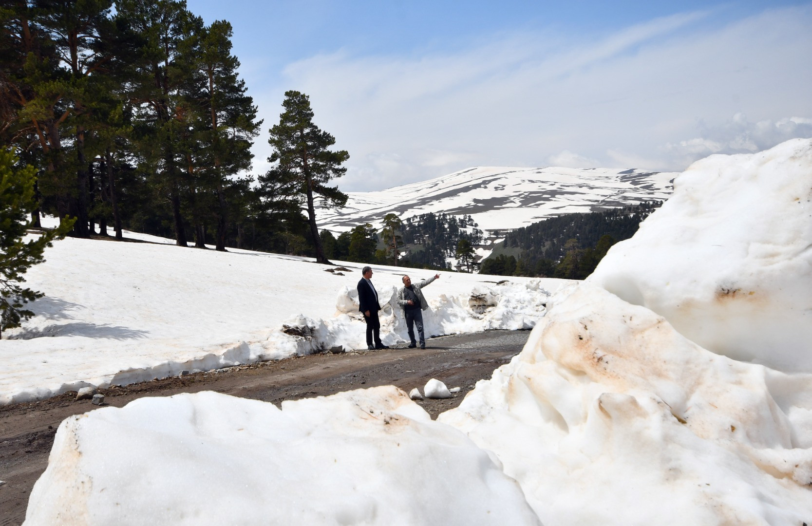 Görenler hayret ediyor. Sarıkamış'ta aynı anda iki mevsim - Resim: 8
