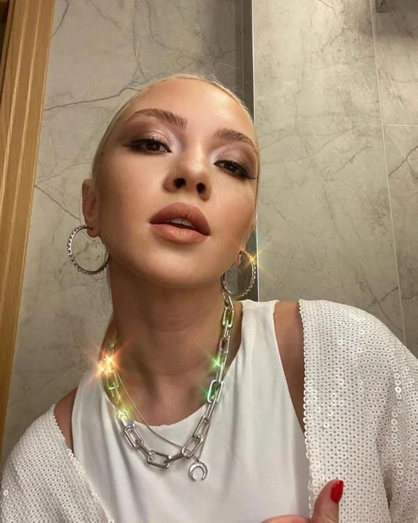 Ece Seçkin'in, reklam anlaşmasından alacağı ücret dudak uçuklatıyor - Resim: 9