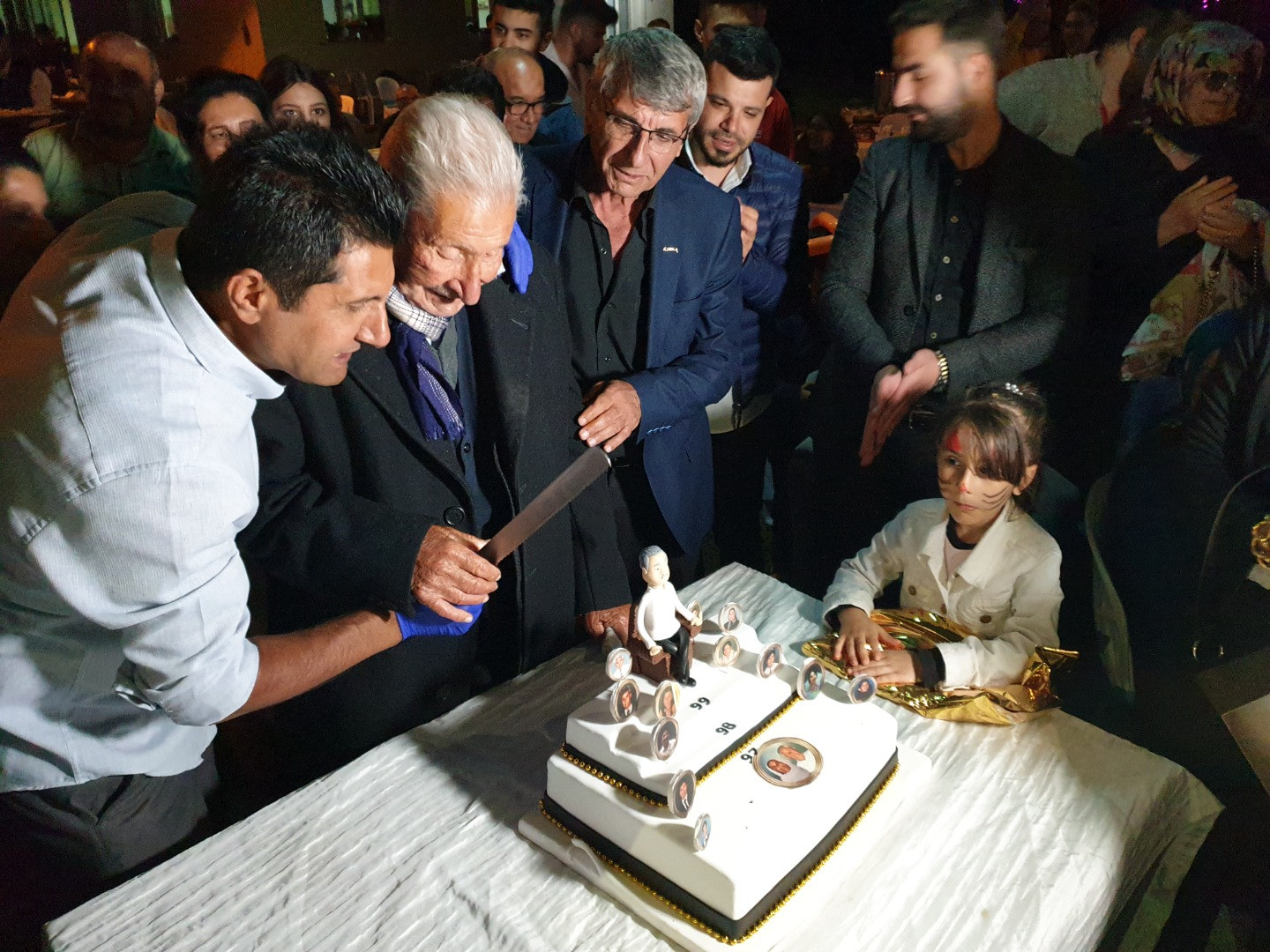 100 yaşına giren adama sürpriz doğum günü partisi - Resim: 8
