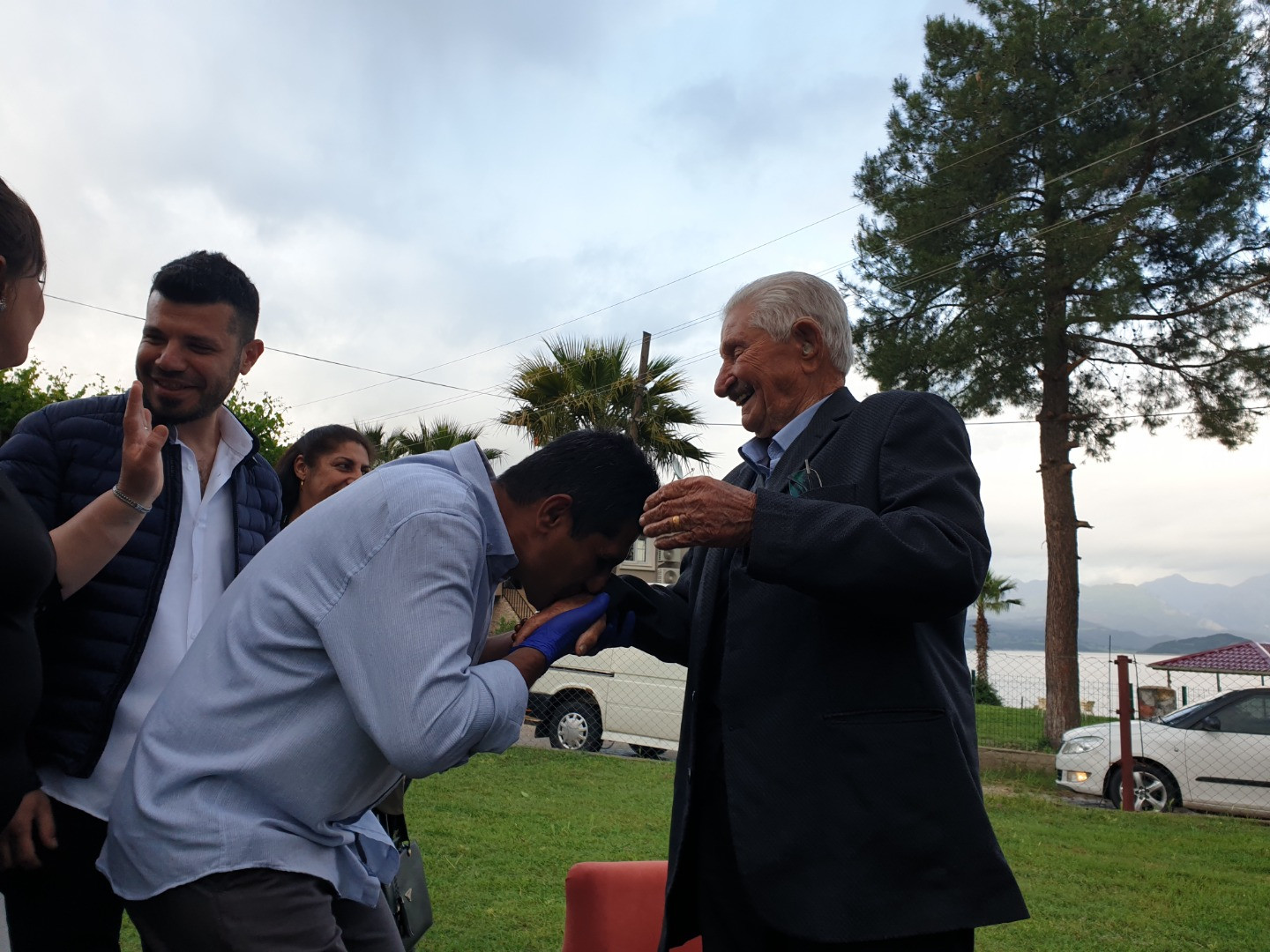 100 yaşına giren adama sürpriz doğum günü partisi - Resim: 2