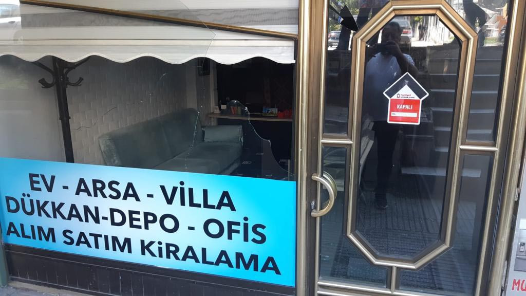 Çaycı dehşet saçtı. Kendisinden çay almayan ne kadar esnaf varsa camını çerçevesini aşağı indirdi - Resim: 6