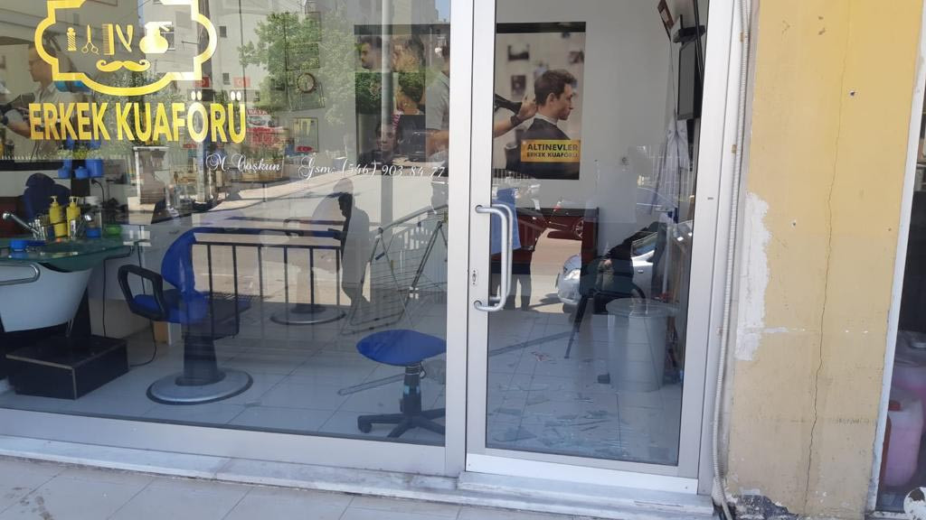 Çaycı dehşet saçtı. Kendisinden çay almayan ne kadar esnaf varsa camını çerçevesini aşağı indirdi - Resim: 3