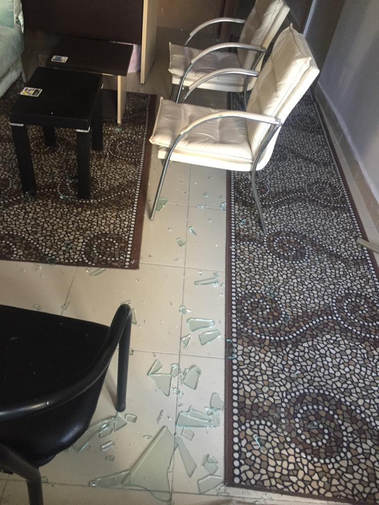 Çaycı dehşet saçtı. Kendisinden çay almayan ne kadar esnaf varsa camını çerçevesini aşağı indirdi - Resim: 2