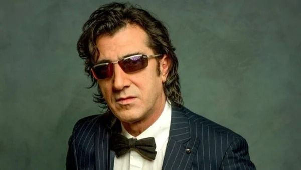 Ayna’nın solisti Erhan Güleryüz yıllar sonra gözlüksüz görüntülendi! İşte son hali - Resim: 7