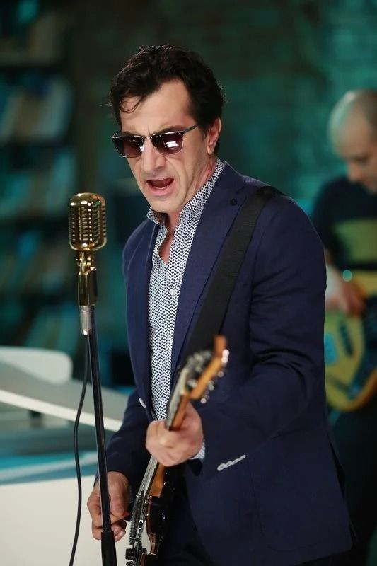 Ayna’nın solisti Erhan Güleryüz yıllar sonra gözlüksüz görüntülendi! İşte son hali - Resim: 10